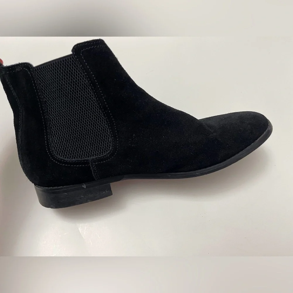 Black suede men's Chelsea boots classic chic preppy work fall office workwear